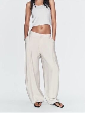 Zara Flowy Pleated Pants. XS